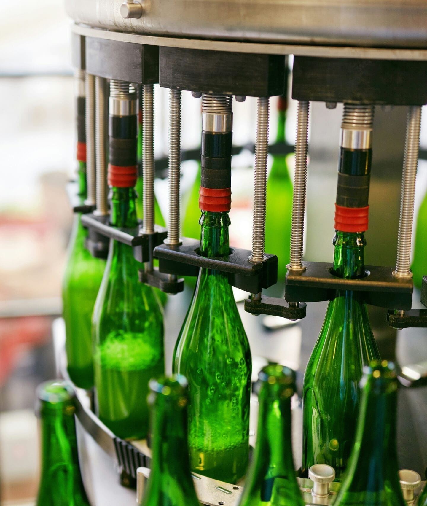 Bottling machine with glass bottles